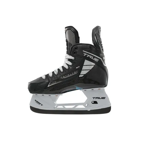 TRUE Catalyst 9X4 Senior Eishockeyschlittschuhe Pro Carbon Skate 2024 Gr. 37 - Herren Schlittschuhe mit schnürbarem Mittel-Härtegrad, ideal für optimale Performance auf dem Eis. Perfekt für Junioren, die ihre Fähigkeiten im Eishockey verbessern möchten.
