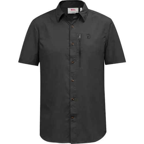 Fjällräven Abisko Hike Kurzarmhemd - Leichtes und bequemes Outdoorhemd für Sommeraktivitäten. Aus atmungsaktivem Material, das Feuchtigkeit ableitet. Praktisch für Reisen dank geringem Packmaß und integrierten UV-Schutz.