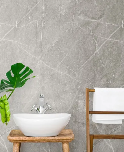 Kronoflooring Rock the Wall Grey Atlantic Marble - Dekor-Paneele, wasserfeste Wandverkleidung mit Kratzfestigkeit und einfacher Installation, ideal für ein angenehmes Ambiente in Badezimmern.