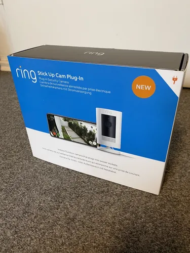 Ring Stick Up Cam Plug-In - 1080p HD Überwachungskamera Weiß - Überwachungskamera für Innen und Außen, wetterfest mit Nachtsicht und Wi-Fi-Anbindung für optimale Sicherheit. Ideal für Smart Home Anwendungen.