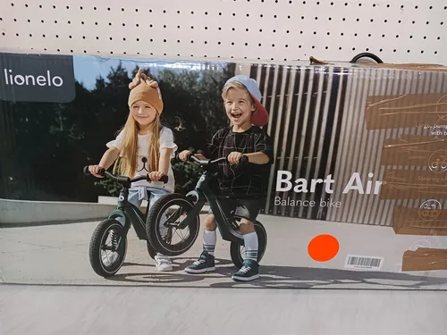 Lionelo Bart Air Laufrad - Ultraleichtes Kinderfahrzeug - Kinderfahrzeug ab 2 Jahren bis 30 kg, mit einem stabilen Magnesiumrahmen und höhenverstellbarem Sattel und Lenkrad für lange Nutzbarkeit und einfaches Transportieren.