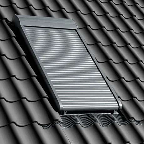 VELUX Elektro-Rollladen SML 0000S Aluminium Dunkelgrau 55x78 cm - Zubehör für Fenster, idealer Hitzeschutz und Kälteschutz mit flachem Topkasten und 5 Jahren Garantie für Langlebigkeit.