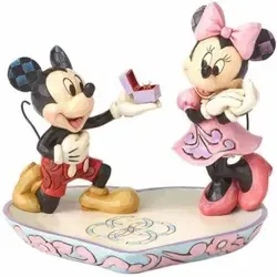 Disney Tradition A Magical Moment - Mickey und Minnie Figur - Handgefertigte Spielfigur von Disney Traditions, die klassische Charaktere mit folkloristischen Motiven kombiniert – ideal für Sammler und Disney-Fans!