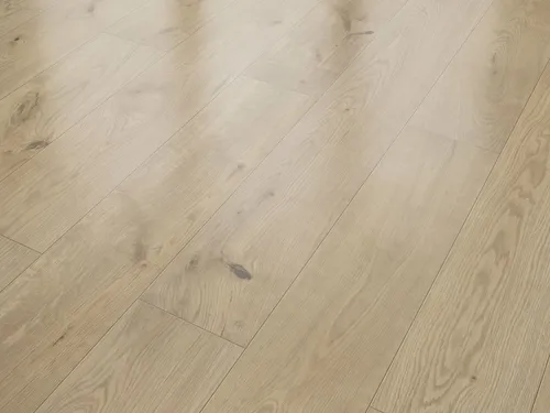 Classen Laminat 7 mm Eiche natur gelb - Hochwertiges Laminat in Eiche natur gelb, 7 mm dick und 4-seitig gefast, ideal für stilvolle Wohnräume mit einfacher Verlegung.