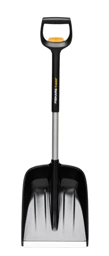 Fiskars 1057187 Schneeschaufel 290mm Aluminium, Kunststoff - Schneeschieber für effiziente Schneeräumung rund um das Auto, mit Teleskopstiel zur Anpassung der Länge und patentiertem Metallblatt für 3x mehr Haltbarkeit.