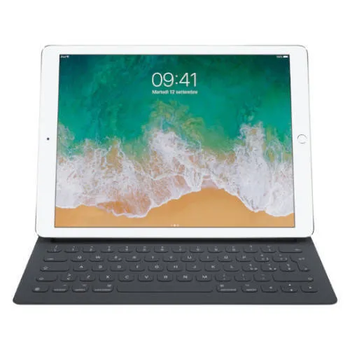 Apple iPad Pro Smart Keyboard - Italienisches Layout 12,9'' - Schlanke und tragbare Bluetooth-Tastatur für iPad Pro, ideal für produktives Arbeiten unterwegs mit italienischem QWERTY-Layout.