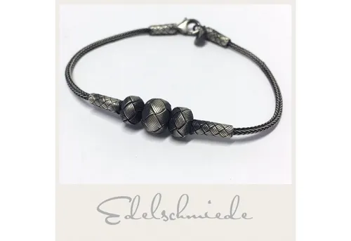 Edelschmiede925 rustikales Armband aus 925/- Sterling Silber - Elegantes Armband aus geschwärztem Sterling Silber, ideal als Geschenk für Frauen. Hochwertige Verarbeitung und modernes Design für jeden Anlass.