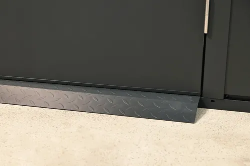 Wolff Finnhaus Bodenrampe Doppeltür für Premium Metall Gartenhäuser - Zubehör für Gartenhäuser, erleichtert den Zugang und sorgt für eine stabile Grundlage.