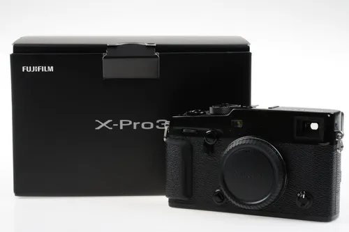 Fujifilm X-Pro3 Body schwarz - Spiegelreflex- & Systemkameras, robustes Titan-Gehäuse und 26,1 MP X-Trans Sensor für herausragende Bildqualität selbst bei Dunkelheit.