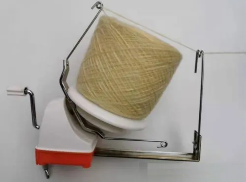 Knitti Strickmaschinenerweiterung Konenwickler Jumbo-L2 - Strickmaschinen - Konenwickler für müheloses und schnelles Wickeln von Garnen, ideal für kreative Strickprojekte.