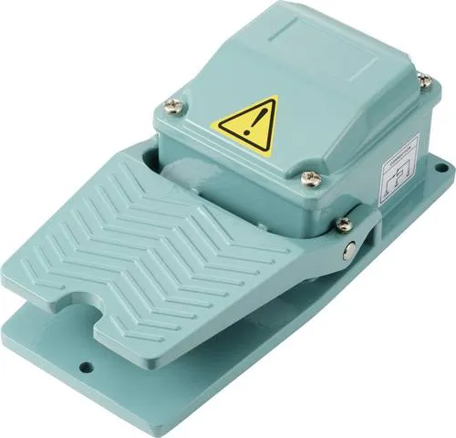 TRU Components XF-402 Fußschalter 250 V/AC 15A - Schalter, ideal für die Steuerung mit einer Hand frei; bietet praktische Tast-Funktion für einfache Bedienung.