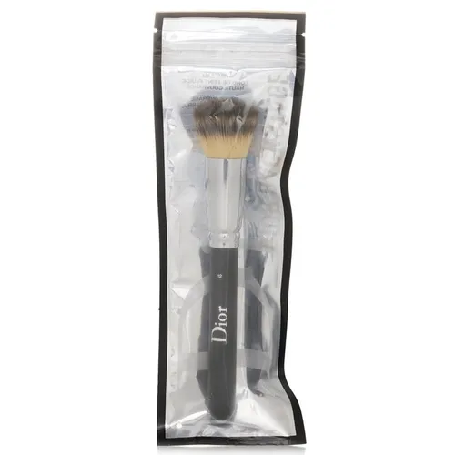 Dior Backstage Brushes Full Coverage Fluid Foundation Brush - Schminkpinsel für makellose Anwendung, sorgt für eine gleichmäßige und deckende Foundation-Verteilung.