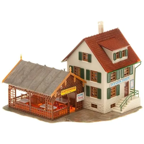 FALLER Dorfwirtschaft Modellbausatz mit 120 Einzelteilen 145 x145 x 96mm I Modelleisenbahn Zubehör H0 I Modelleisenbahn H0 Dorfwirtschaft Fachwerkhaus, Weiss/Opulenter Garten