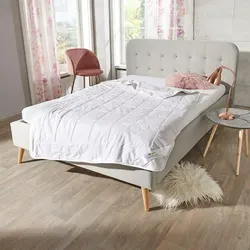 Traumschlaf Premium Sommer Seidendecke 200x220 cm - Luxuriöse Bettdecke mit 100% Seidenfüllung für ein atmungsaktives und angenehmes Schlafklima. Leicht und kühlend, ideal für warme Nächte. Pflegeleicht bei 30 °C, trocknergeeignet.