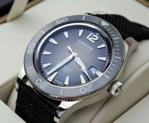 UNION GLASHÜTTE Noramis Sport Datum Grau D012.907.18.057.00 - Elegante Automatikuhr - Armbanduhren für Herren mit 12-Stunden-Zifferblatt, wasserdicht und Saphirglas. Ideal für Sport und Alltag, gefertigt in Deutschland.