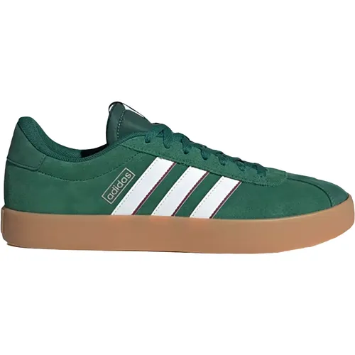 Adidas VL Court 3.0 Sneaker - grün - Stylischer Sneaker mit weichem Leder und legendären 3-Streifen, ideal für lässige Looks. Vulkanisierte Gummiaußensohle für einen edgy Skatepark-Vibe und hohen Komfort.