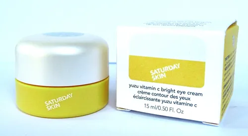 SaturdaySkin Yuzu Vitamin C Augencreme 15ml - Hochwertige Augencreme mit Yuzu-Extrakt für ein frisches und strahlendes Aussehen. Ideal zur Pflege der zarten Augenpartie.