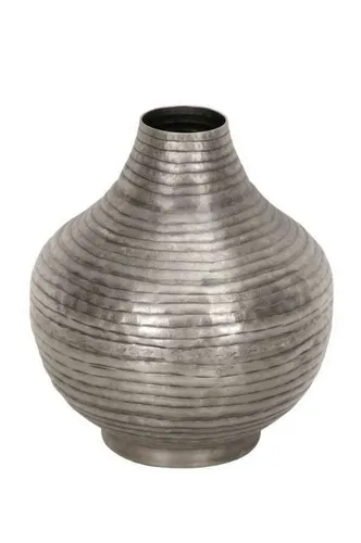 finehomegarden Dekovase Metall antik silber Ø24cm - Stilvolle Metallvase in antik silber für Ihre Raumdekoration. Mit solider Wandstärke und edler Oberflächenverarbeitung, verleiht sie jedem Raum einen besonderen Flair. Ideal für Blumenarrangements oder als Einzelstück.