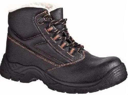 Power Safe Sicherheits-Winterstiefel Olaf S3 schwarz-orange - Arbeitsschuhe & -stiefel mit rutschfester Sohle und isolierenden Eigenschaften für optimale Sicherheit und Komfort bei winterlichen Bedingungen.