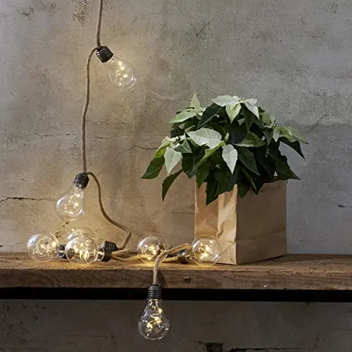 LED Lichterkette JUTTA - 10 Glühbirnen mit 3 warmweißen LEDs - Weihnachtsbeleuchtung mit 10 klaren Glühbirnen, batteriebetrieben und mit automatischem Timer für stimmungsvolle Akzente in jedem Raum.