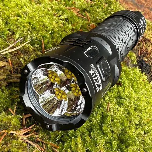 Nitecore P27iX – Polizei Taschenlampe mit Spot-& Flutlicht, 5000 lm, Akku, USB-C