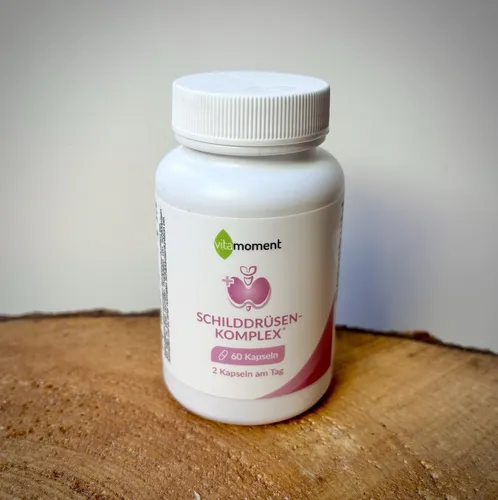 VitaMoment Schilddrüsen-Komplex 60 Kapseln - Hochwertige Pflanzenextrakte und essentielle Spurenelemente zur gezielten Unterstützung der Schilddrüsenfunktion. Ideal für alle, die ihren Energiehaushalt und das hormonelle Gleichgewicht fördern möchten.