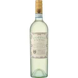 Doppio Passo Grillo Weißwein - Italienischer Weißwein aus Sizilien, fruchtig-frisch mit Aromen von Aprikose und Ananas, ideal zu leichten Gerichten wie Salat und Fisch.