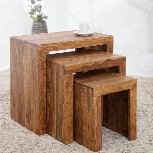 invicta INTERIOR 3er-Set Beistelltische MAKASSAR - Satztische fürs Wohnzimmer, rustikales Design aus massivem Sheeshamholz mit einzigartiger Maserung, vielseitig nutzbar und platzsparend ineinander schiebbar.