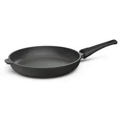 Hoffmann CLASSIQ Bratpfanne Ø 32 cm Aluguss mit Antihaftbeschichtung - Die Hoffmann CLASSIQ Bratpfanne Ø 32 cm aus Aluguss bietet hervorragende Wärmeverteilung und eine langlebige Antihaftbeschichtung. Der abnehmbare Griff ermöglicht eine einfache Nutzung im Backofen bis 250°C. Kompatibel mit allen Herdarten.