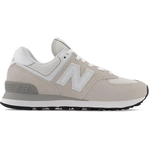New Balance Sneaker 574 in Beige, Größe 40 1/2 - Stylische Sneaker für Damen in Beige, Größe 40 1/2. Hoher Tragekomfort und zeitloses Design – ideal für jeden Anlass!