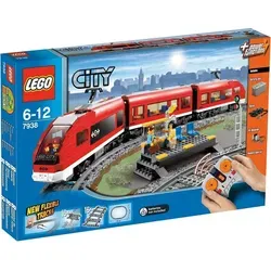LEGO City Passagierzug 7938 - Eisenbahn Set für Kinder von 6-12 Jahren, inklusive Personenzug und realistischem Zubehör für kreatives Spielen.