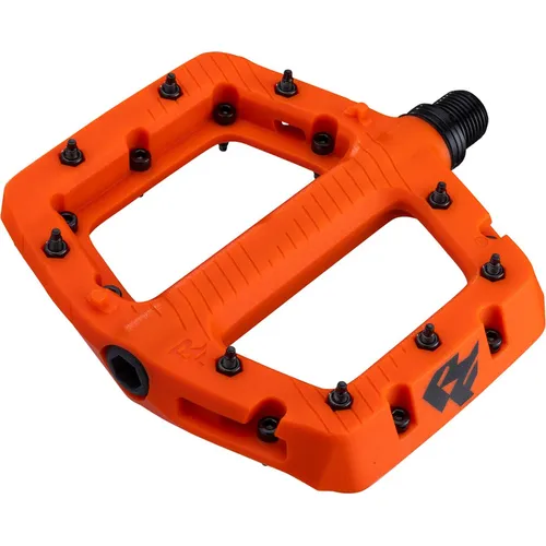 Race Face Chester Plattform Pedale 9/16 Zoll - Orange Nylon - Hochwertige flache Pedale für Mountainbikes, gefertigt aus robustem Nylon. Ideal für den sportlichen Einsatz und bietet optimale Kontrolle und Stabilität auf jedem Terrain.