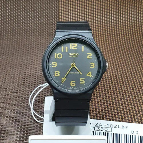 Casio MQ-24-1B2 Simplistic Black Resin Lightweight Round Analog Quarzuhr