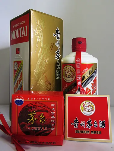 Kweichow Moutai 2022 Geschenk-Set mit 2 Gläsern - Exklusives 0,5L Geschenk-Set aus China mit 53 % Vol. für besondere Anlässe. Ideal als Geschenk oder für besondere Momente.