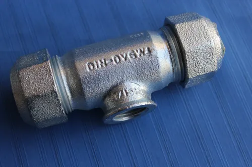 Gebo Serie 150 Verschraubung 01.150.04.01 - Hochwertige Temperguss-Klemmverbinder für Stahlrohr, ideal für Wasser, Gas und Druckluft mit vielseitigen Druckstufen und Temperaturbereichen.