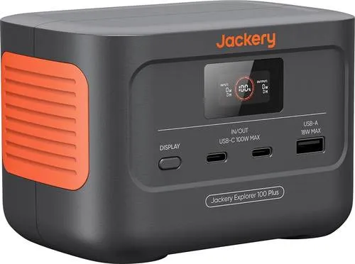 Jackery Explorer 100 Plus Powerstation 31000 mAh - Powerstation mit 31000 mAh LiFePO4, ideal für Outdoor-Aktivitäten und Notstromversorgung, ausgestattet mit Laderegler für sicheres Laden.
