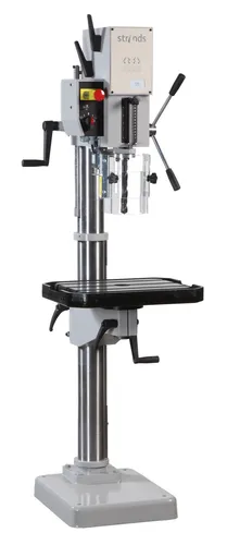 STRANDS Getriebe-Säulenbohrmaschine S 25 - Bohrmaschinen für höchste Lebensdauer und Präzision, mit 360° schwenkbarem Bohrkopf und höhenverstellbarem Tischarm für optimale Flexibilität.