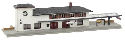 Faller 282713 Z Bahnhof-Set Feenbach - Detailreiches Bahnhof-Set für Modelleisenbahnen, inspiriert vom FALLER Klassiker "Schönblick", ideal für kreative Bahnanlagen und Sammler.