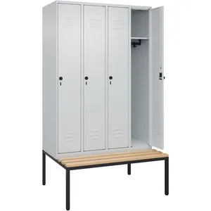 CP-Möbel Spind Classic PLUS, lichtgrau, 4 Abteile mit Sitzbank - Stabiler Spind mit 4 Abteilen (je 30 cm), ideal für Büros oder Umkleideräume. Inklusive Sitzbank und sicherem Drehriegelschloss. Maße: 120 x 212 x 81,5 cm, gefertigt in Deutschland.