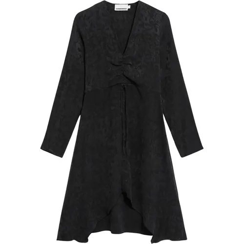 armedangels Kleid "Tinraa" in Schwarz - S - Elegantes Kleid mit V-Ausschnitt und langem Arm. Der fixierte Tunnelzug sorgt für eine tolle Passform. Hergestellt aus 41% TENCEL™, ideal für stilbewusste und umweltfreundliche Mode.
