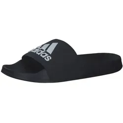 adidas Badeschuhe Adilette Shower Logo in Inkblau für Herren - Wanderschuhe mit unschlagbarem Komfort für Schwimmbad, Umkleide oder Zuhause. Slip-On-Design und Cloudfoam-Zwischensohle sorgen für den ganzen Tag superbequemen Tragekomfort.