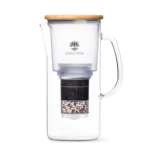 Lotus Vita Wasserfilter Glaskanne Enya 1,4L mit Bambusdeckel - Filter-Kanne für sauberes Trinkwasser, stilvolles Design mit Blume des Lebens, einfache Reinigung und Installation, ideal für Küche und Zuhause.