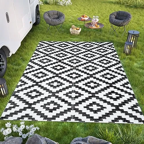 TAPISO Ibiza Outdoor Teppich - Zweiseitig Wendbar, Wasserdicht - Picknickdecken für Garten und Strand, resistent und in stilvollem kariertem Design, ideal für entspannte Tage im Freien.
