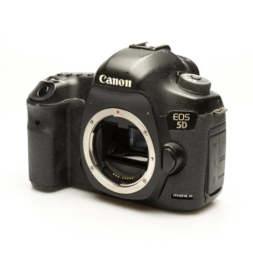 Canon EOS 5D Mark III Gehäuse - Spiegelreflexkamera mit ca. 185.000 Auslösungen, ideal für professionelle Fotografen, die höchste Bildqualität und Zuverlässigkeit suchen.
