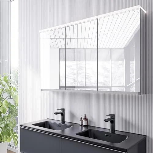 BERNSTEIN LED-Spiegelschrank VARO 120cm – 3-Türig mit Soft-Close-Türen - Praktischer LED-Spiegelschrank VARO mit 3 Türen, integrierter Steckdose und sanft schließenden Türen. Ideal für Ihr Badezimmer, kombiniert Funktionalität und modernes Design.