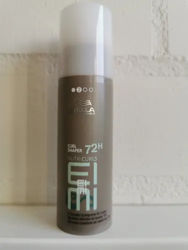 Wella Professionals EIMI Nutricurls Curl Shaper 150 ml - Haarstyling-Produkt für lockiges Haar mit 72 Stunden Halt. Die Gel-Creme bietet Definition, Kontrolle und Sprungkraft sowie einen Anti-Frizz-Effekt dank Nourish-In Complex.