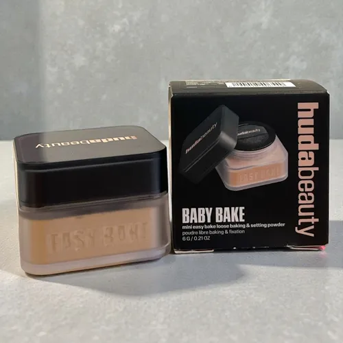 HUDA BEAUTY Baby Bake Loose Powder Pound Cake