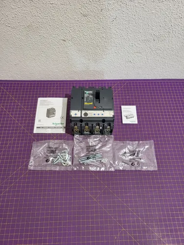 Schneider Electric NSX100B Leistungsschalter 4P 100A - Leistungsschalter mit 4 Polen und 100A, ideal für die sichere Verteilung von elektrischer Energie in verschiedenen Anwendungen.