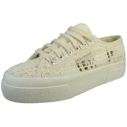 Superga Damen High Sneaker 2740 Platform Crochet Macrame S61448W Beige - Stylische Damen High Sneaker mit 3,5 cm Plateau und atmungsaktivem Obermaterial. Ideal für Freizeitaktivitäten, bieten sie Komfort und ein trendiges Design.