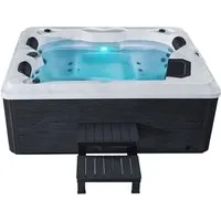 Outdoor Whirlpool Oasis mit Treppe